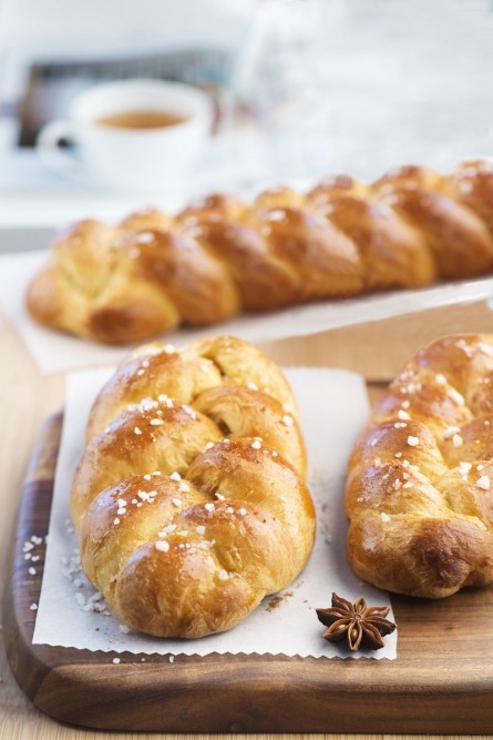 GEVLOCHTEN BRIOCHE MET ANIJS